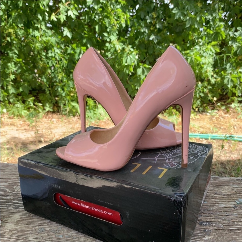 Light pink peep toe shoes Size 7.5